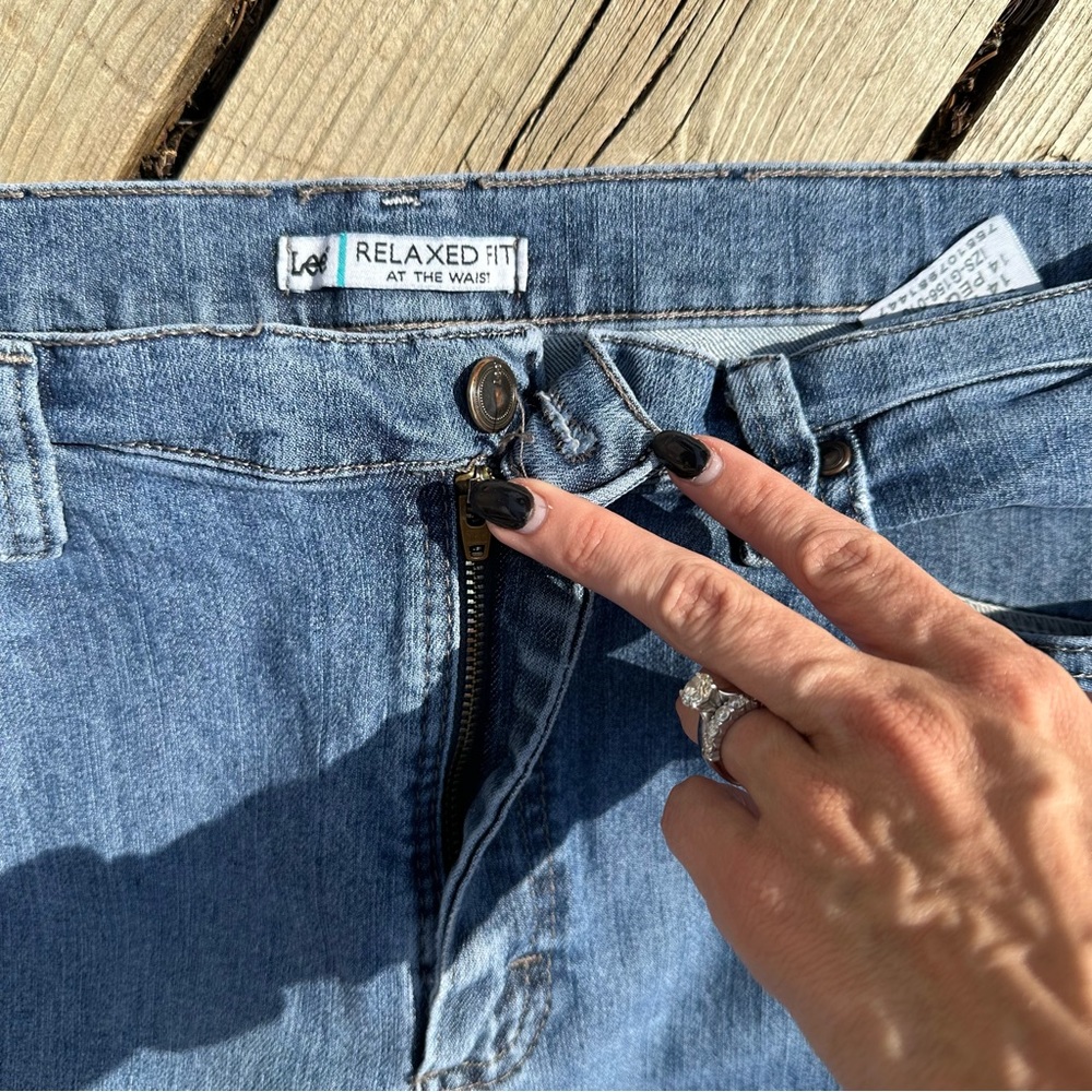 Lee Relaxed Fit Jeans - Picture 4 of 7